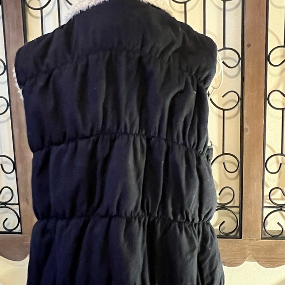 Maurices Black and Tan Sherpa Vest - Picture 4 of 5